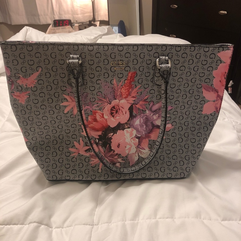 Guess shoulder bag NWOT